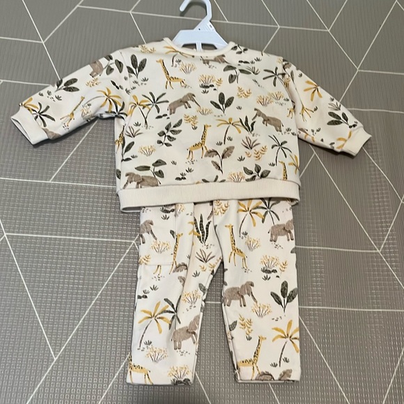 BNWT Zara 2-piece safari animal sweater and overall set - Picture 2 of 6